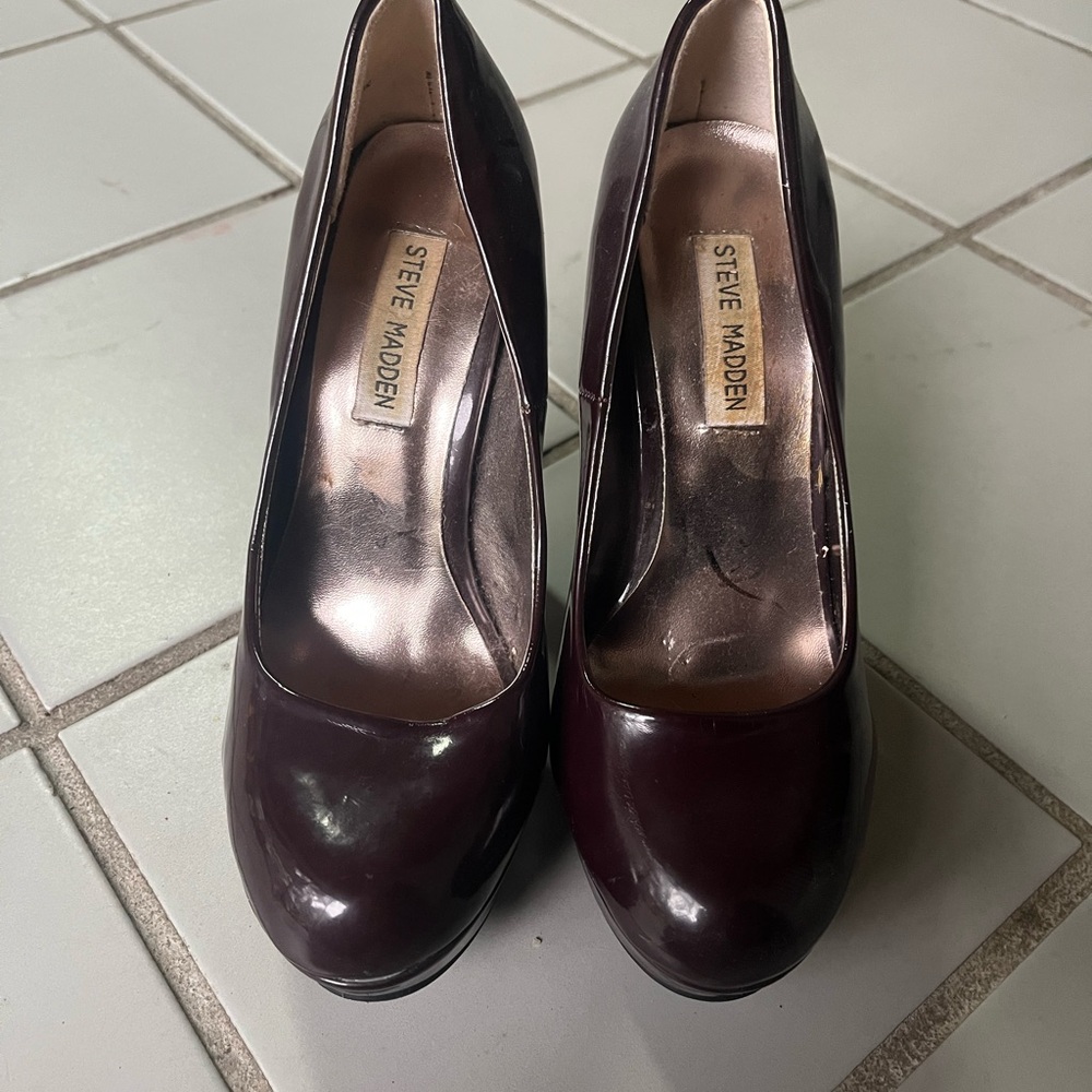 Steve Madden Plum Pumps